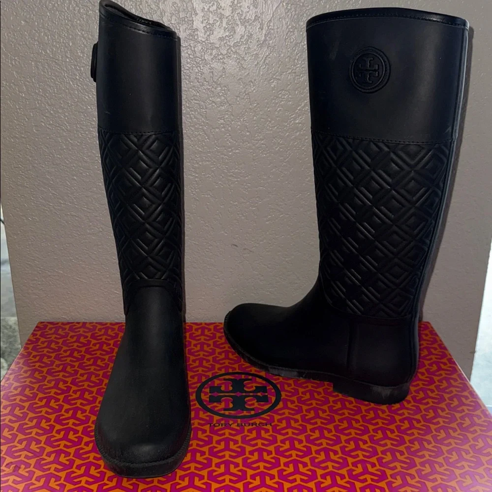 Tory Burch Marion Quilted Rain Boot Rubber/Vegan Leather MSRP $300 NIB size 8